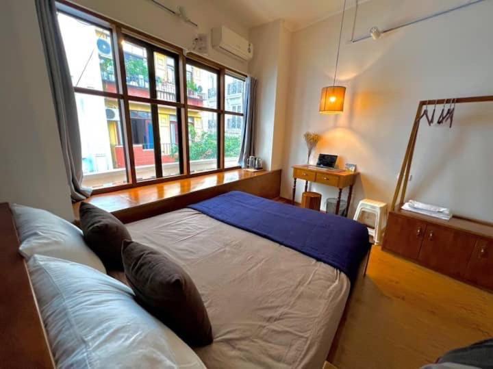 Nice Room Located Right Next To The Old Quarter Can Phong Nhieu Anh Sang Tai Ngay Gan Pho Di Bo Ho Guom هانوي المظهر الخارجي الصورة
